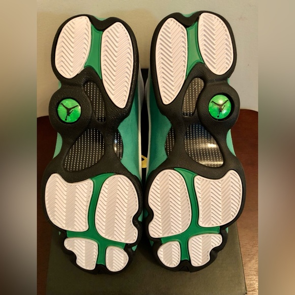 AIR JORDAN 13 RETRO “LUCKY GREEN” BRAND NEW GRADE SCHOOL SIZE 7Y - Picture 3 of 5